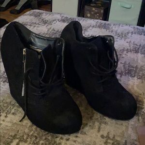 High wedge laced/zipper low cut boot